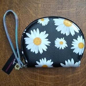 NWT Daisy Pattern Wristlet Purse